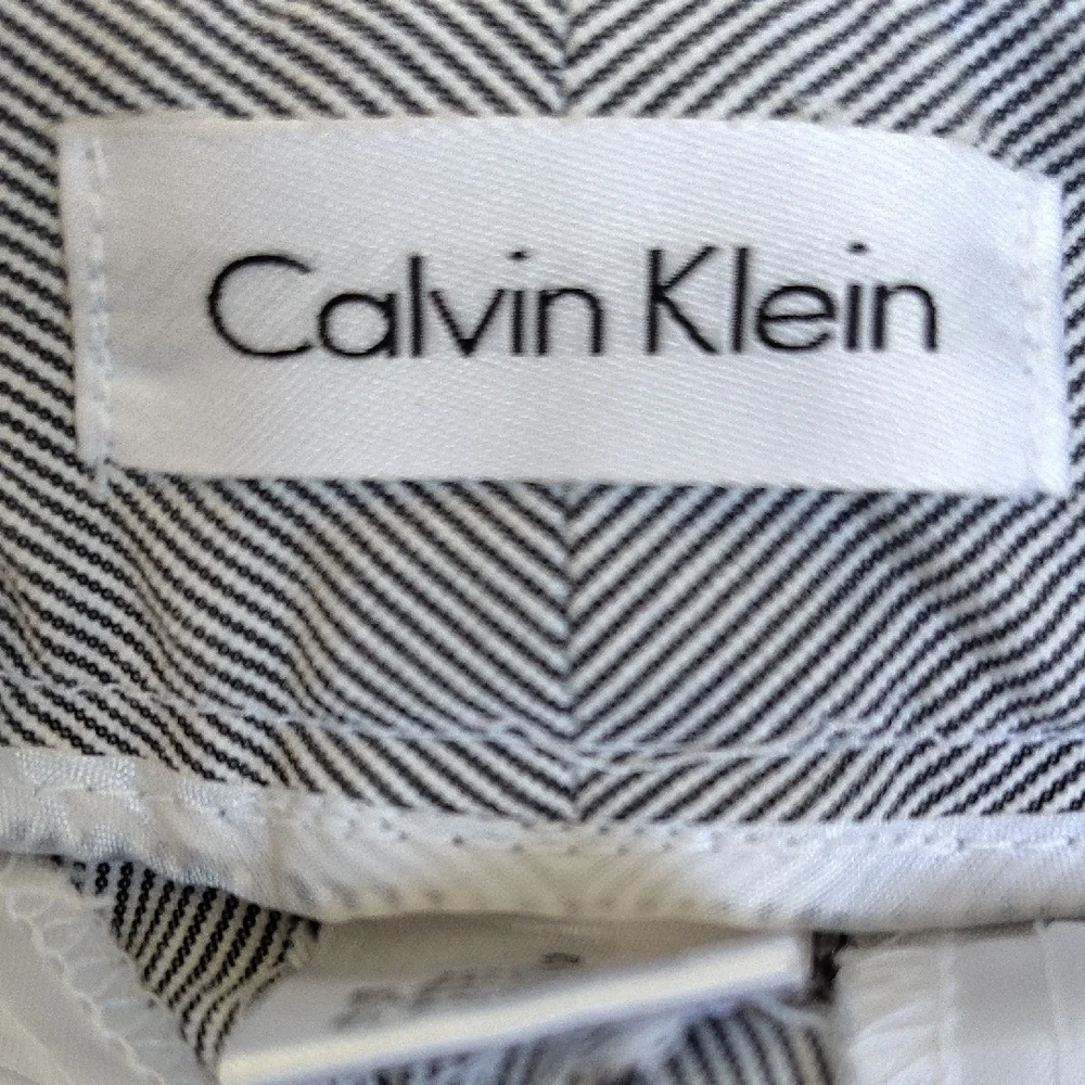 Calcin Klein Women's Classic Pinstripe Business Casual Pant Size 2